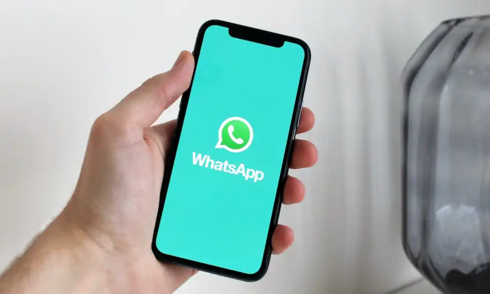 How to use the same WhatsApp account on two phones officially